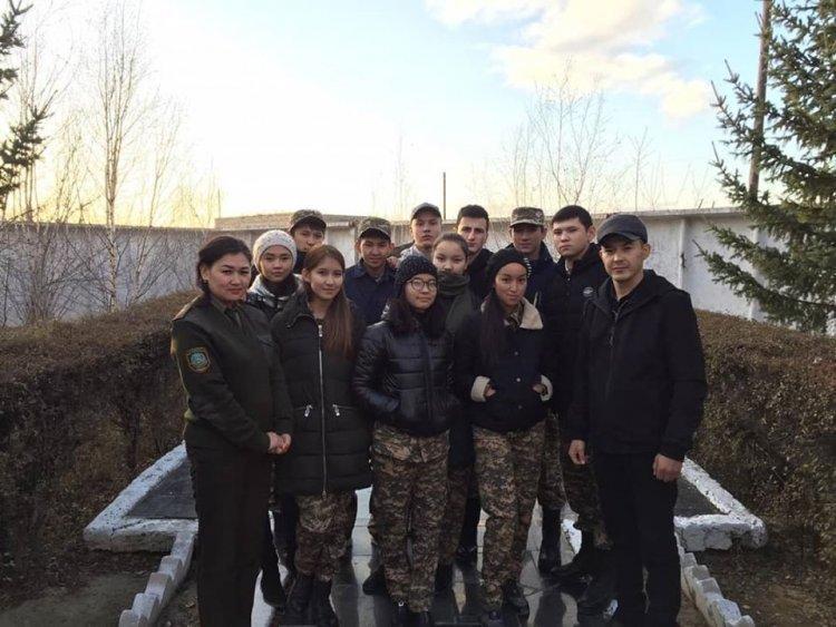 Военно-патриотический клуб "Жас Сарбаз" Борасинской средней школы-сад посетили пожарную часть Бескарагайского района.