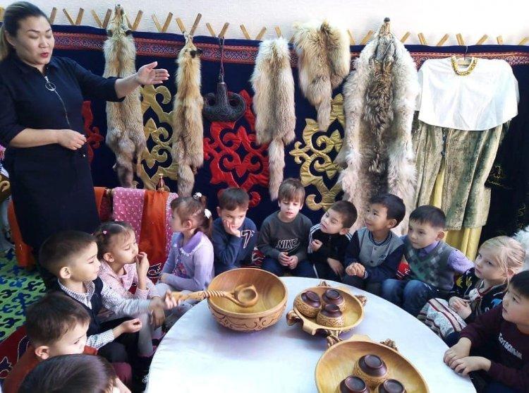 экскурсия в районном Доме Дружбы в предверии Дня Первого Президента