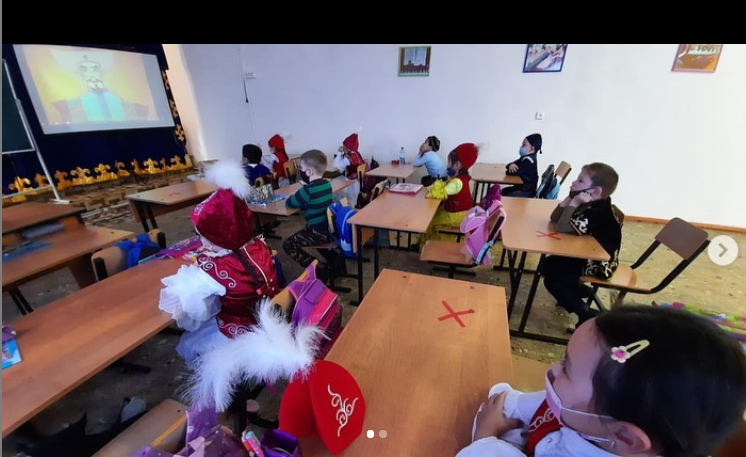 Для учащихся предшкольных классов Борасинской средней школы-сад был организован просмотр казахских национальных мультфильмов и сказок, в рамках празднования весеннего праздника «Наурыз»